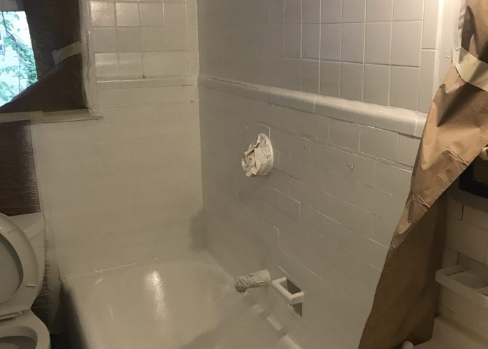 Fresh bathtub and tile paint