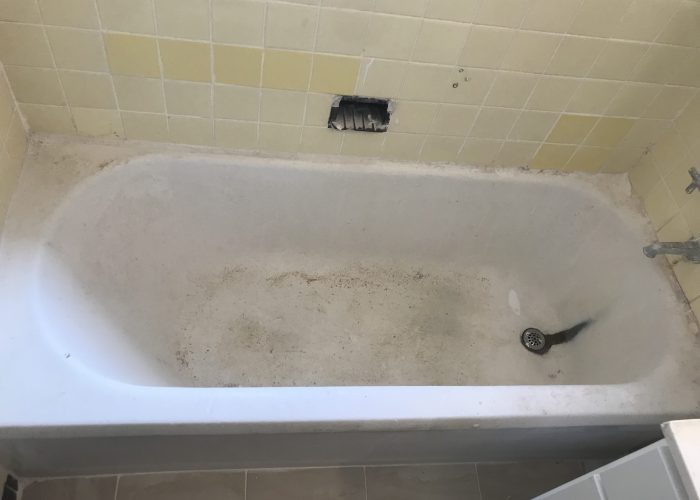 worn out bathtub pain
