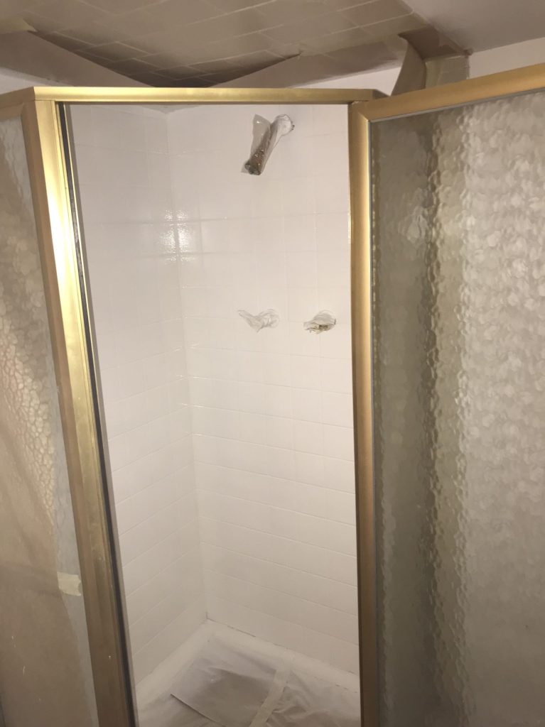 Shower freshly reglazed Shower freshly reglazed